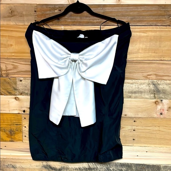 Kimchi Blue size Medium Black Lightweight Sleeveless Top with White Bow Accent - Picture 1 of 7